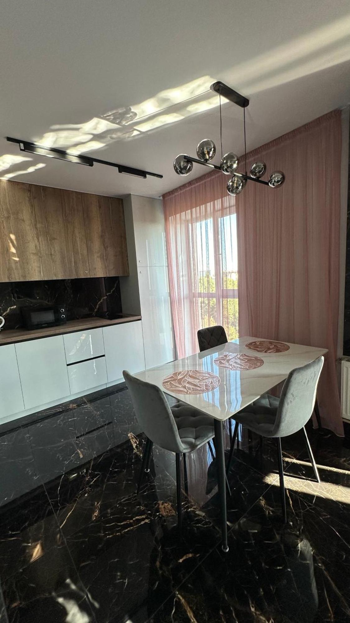 Exclusive Apartment & Жк Театральний Центр& Автовокзал Жк Great House Обласна Лікарня Rivne Eksteriør bilde